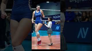 10ft+ Volleyball Player Steals the Spotlight with Dance Performance! #shorts #shortsdance 매우 키가 큰 여자