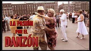 LA PASIÓN POR BAILAR DANZÓN EN EL ZÓCALO DE LA CIUDAD DE MÉXICO