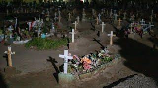 TERRORÍFICO EN EL CEMENTERIO A LAS 2:00 DE LAS MADRUGADAS, TIENES QUE VER LO QUE GRABAMOS (TERROR)