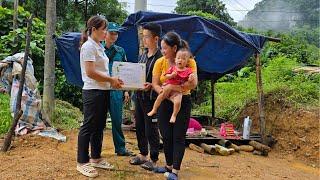 giang nga and Phong received a gift from Mr. John - Bringing water to the new house!