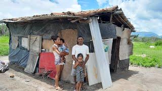 FAMÍLIA QUE VIVE EM UM BARRACO IMPROVISADO TIVERAM UMA GRANDE SURPRESA