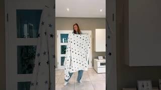 Ratet mal, wer da drunter ist #shortsvideo #dance #daughter #mom#silvanaqsj