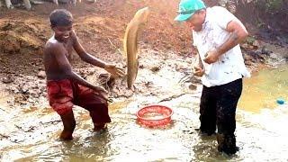 Desi fish catching at kaptai solar area [dxer manto]