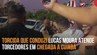 BELA ATITUDE! Lucas Moura DESCE RAMPA e ATENDE TORCEDORES na chegada do SPFC em Cuiabá