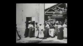 Employees Leaving the Lumiere Factory - La sortie des usines Lumiere (Lumiere - 1895)