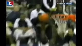 Kwame Brown Dunks After A Very Unusual Fastbreak (20.02.2004)