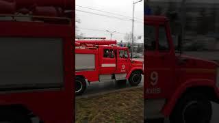 Пожарный автомобиль "Киев 9" мчится по улице. 25.01.2021 г.