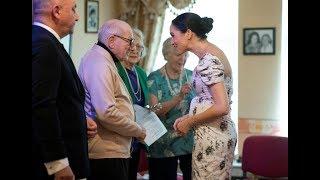 Pregnant Meghan Markle spreads Christmas joy at care home