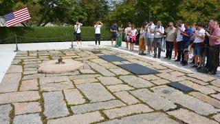 JFK GRAVE AND ETERNAL FLAME: ARLINGTON NATIONAL CEMETERY (4K)