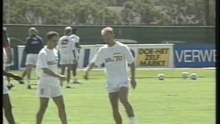 Dennis Bergkamp traint tijdens WK 1994