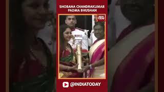 Dr Shobana Chandrakumar Receives Padma Bhushan Award From President Droupadi Murmu | India Today