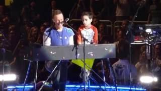 Coldplay - Everglow (with Oscar) - Gila River Arena - Glendale, AZ