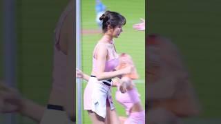 의상 고치려고 퇴장하는 이주은(Lee Ju-Eun[李珠珢])치어리더