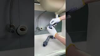 When installing a bathroom cabinet, be sure to prepare a horizontal deodorizing drain pipe
