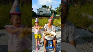 Sinh nhật bất ngờ từ Twins Gone Totally Wrong! với chú dê  