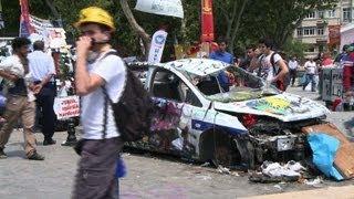 Gezi Park protesters and police continue to clash