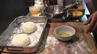 Pizza napoletana senza glutine formazione dei panetti