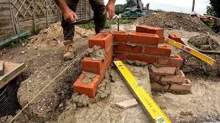 Bricklaying an Extension on a Historic House with No Footings!