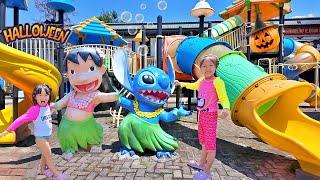 Main Playground Lilo Stitch, Berenang, Main Air dan Pesta Kostum Halloween