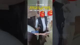 影院椅子上坏的，观众要求赔偿，工作人员拿来个硬板凳