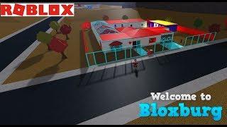 PLAYING WELCOME TO BLOXBURG! (ROBLOX)