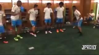 James Rodriguez, Fabra, Mina, Cuadrado, Marlos bailando en el vestuario de Colombia