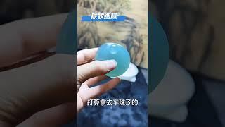 師傅的手藝又進步了，大家覺得這喜上眉梢掛件雕的如何呢#緬甸翡翠#天然翡翠#珠寶#翡翠直播#翡翠#翡翠手鐲#翡翠玉石#翡翠吊墜#翡翠原石#翡翠掛件#diy  #翡翠手鐲