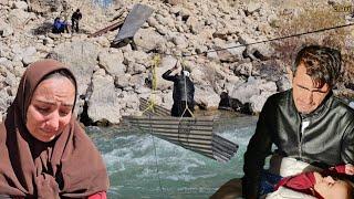 Problems of nomadic life: crossing the river for construction materials