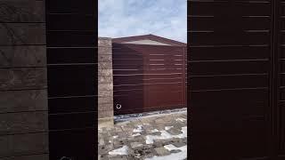 Теплый «Капучино» и строгая «Спарта»: современный забор в Минском районе ️