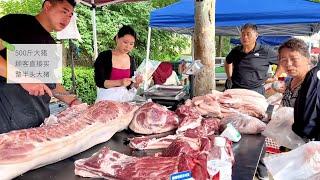 The customer came early to buy ribs, only to find that other customers had ordered them in advance!