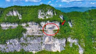 贵州大山之上发现一房子，竟夹建在悬崖之中，真是太吓人了｜Ancient temple between cliffs on the mountain in Guizhou