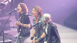 Keith Urban "Where The Blacktop Ends" (with Larkin Poe) Live @ Giant Center