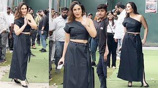 Kareena Kapoor Looking Beautiful Snapped At On Location Shoot In Juhu