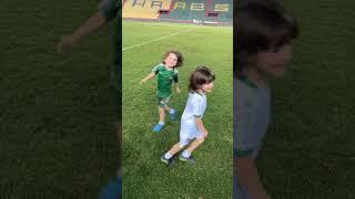 احتفالية عبودي وابن العم حمودي في ملعب الشعب الدولي