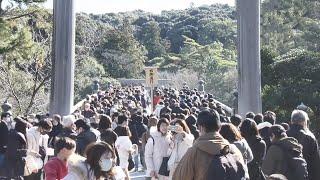 正殿前には長い列　伊勢神宮に多くの初詣客