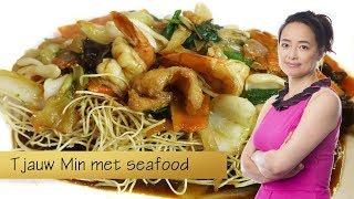 Tjauw Min met seafood