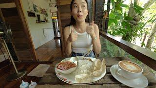 I found the most charming "Nasi Lemak Cafe" in Langkawi, Malaysia...!