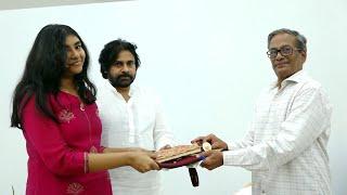 Deputy CM Pawan Kalyan & His Daughter Aadya Visits Lepakshi Art Work | Manastars