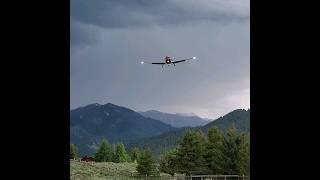 stuff you see in #wyoming | cool #Cirrus #SR22 #landing  #cirrusaircraft