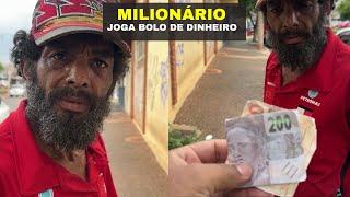 Milionário joga bolo de dinheiro para testar a honestidade de um homem