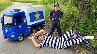 The thief stole the bike! Sofia and fun adventures with a police car for kids