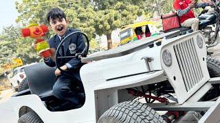 School me Must Jeep le gaye   | Yaatri