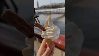 duped - got 1 scoop of vanilla ice cream instead of proper #whippy #softserve w/flake for £5 