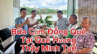 E Đạo . @NONETV1991 @Phongrinvlog  Cùng Nhau Ăn Bữa Cơm Trưa Đồng Quê . Tại Quê Thầy Minh Tuệ