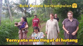 Bule Russia berkumpulan  // Ternyata suka tinggal di hutan