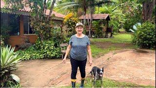 ELA CUIDA DE UM LINDO SÍTIO COM MUITAS PLANTAS E ANIMAIS