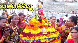 making bathukamma 2022||guduru venkatesh swamy||బతుకమ్మ పేర్చిన గూడూరు వెంకటేష్ స్వామి