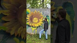 ИЗДАЛЕКА КАК НОВАЯ - Художник замаскировал стену старую своим рисунком.