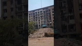 KDMC started to demolished the extremely dangerous "F" Wing of Shanti Upwan, Lodha Heaven. Dombivli