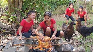 Adventure in jungle: Chicken roasted with spicy chili for dinner - Survival cooking in forest